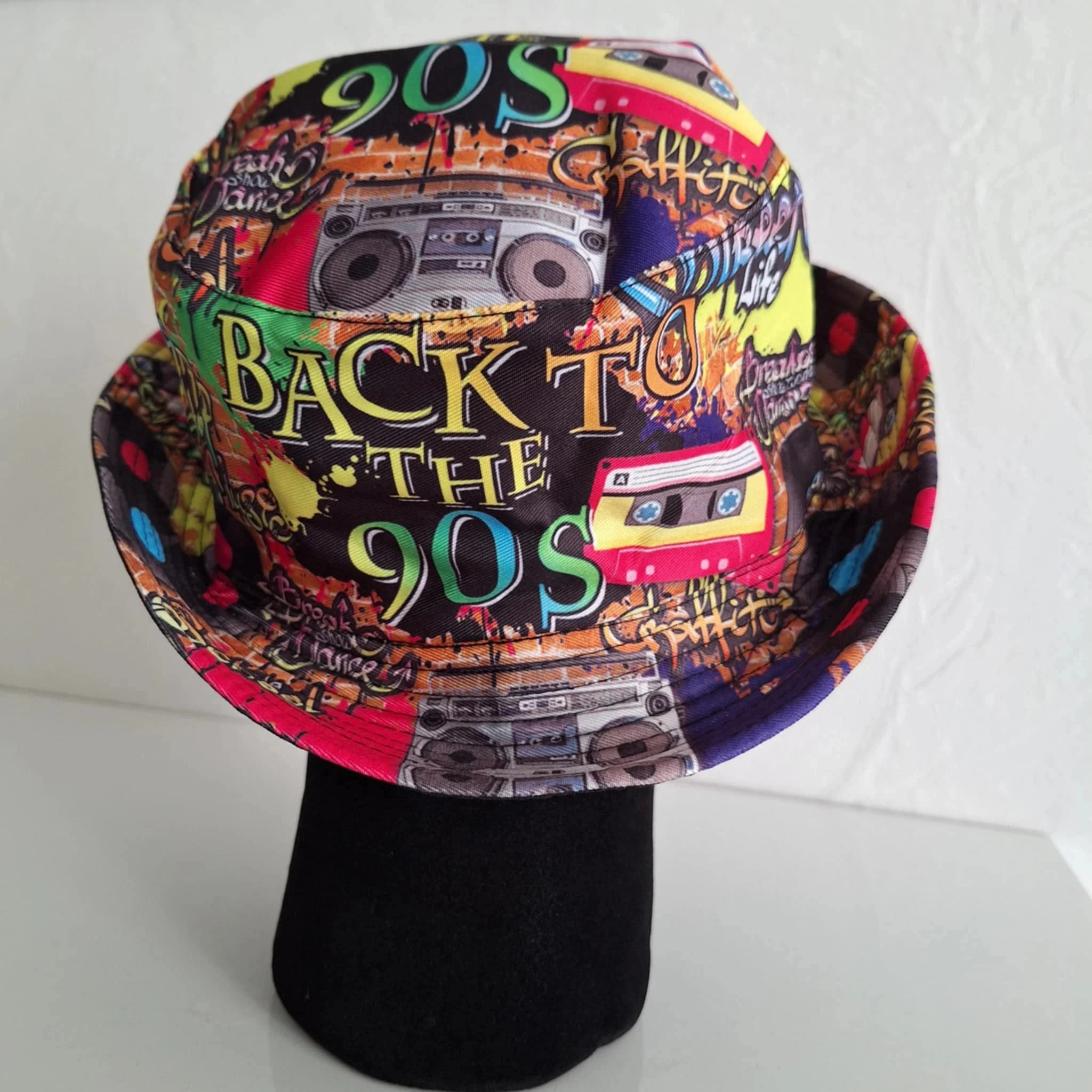 Bob 90: Reviva os anos 90 com este boina icônico e colorido – photo 8